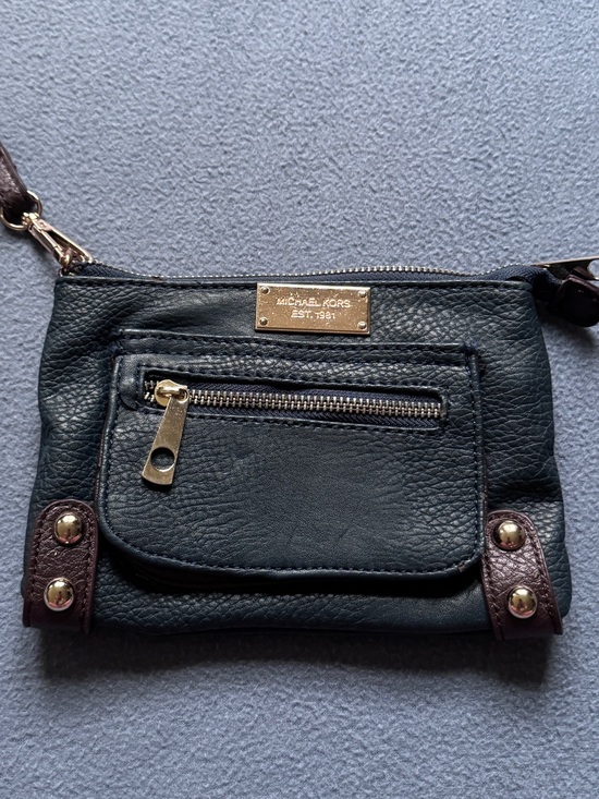 Michael Kors Handbags - New Michael Kors Navy Pebbled Leather Wristlet with Gold Plaque